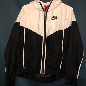 New Nike Windbreaker Never Worn!!